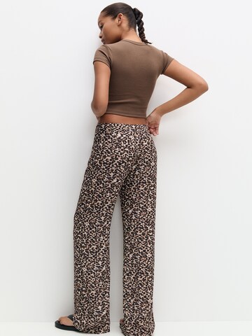 Pull&Bear Regular Hose in Braun