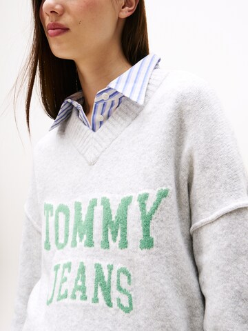 Tommy Jeans Πουλόβερ 'VARSITY' σε γκρι