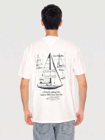 TOMMY HILFIGER Shirt 'TJM RLX SAILBOAT SS TEE ECRU' in Beige