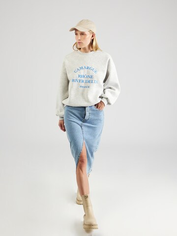 Gina Tricot Sweatshirt 'Riley' in Grau