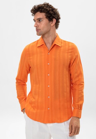 Coupe regular Chemise Antioch en orange : devant