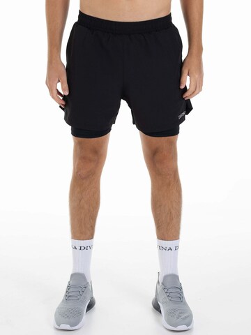 Divina Regular Sportshorts 'Fungor' in Schwarz: Vorderseite