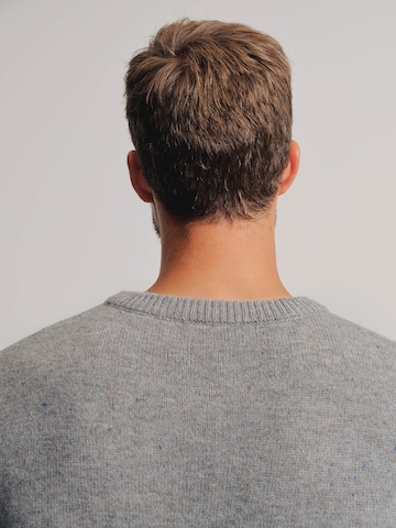 Pull-over 'Romeo' ABOUT YOU x Kevin Trapp en gris