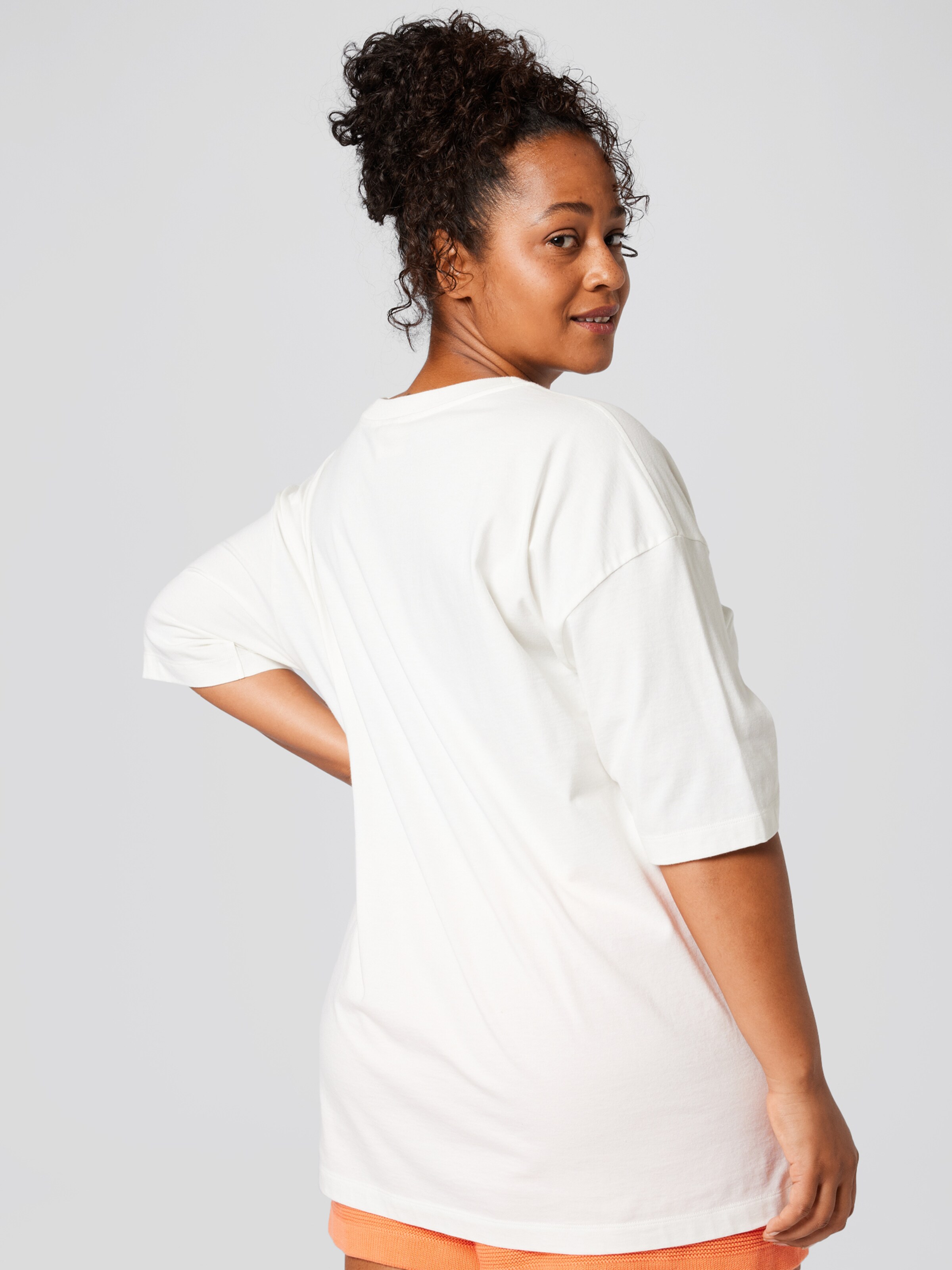 Frauen Shirts & Tops A LOT LESS T-Shirt 'Dakota' in Offwhite - NF25704