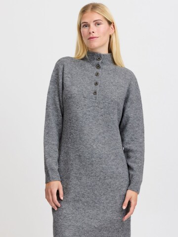 Abito in maglia di b.young in grigio: frontale