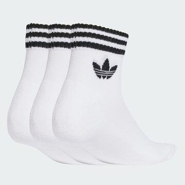 Chaussettes ADIDAS ORIGINALS en blanc