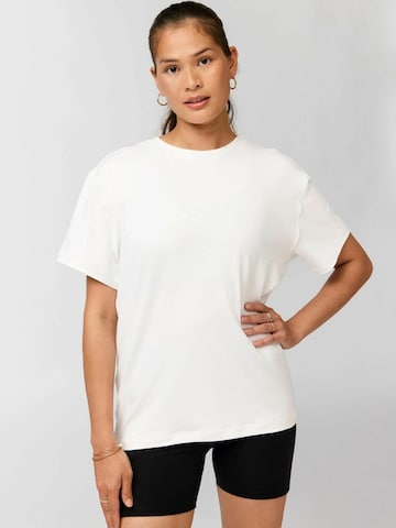 Girlfriend Collective T-shirt ' Reset ' in Weiß: Vorderseite