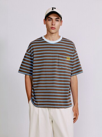 T-Shirt Pull&Bear en marron : devant