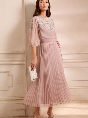 Abito di love & roses in rosa