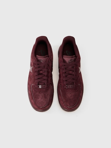 Baskets basses 'Air Force 1 '07' Nike Sportswear en rouge