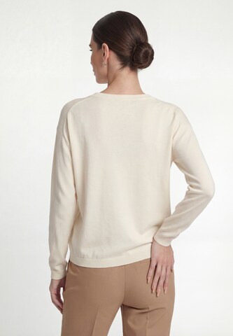 Usha Trui 'Casual' in Wit