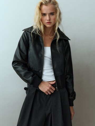 Veste mi-saison Pull&Bear en noir : devant
