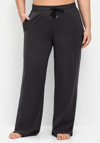 SHEEGO Wide leg Workout Pants in Grey: front