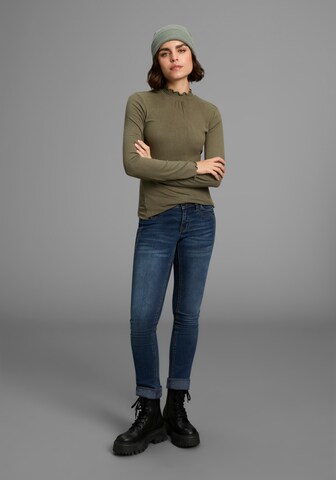 LAURA SCOTT Performance Shirt in Green
