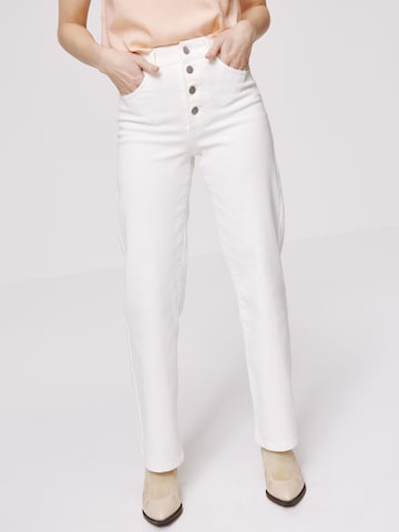 regular Jeans 'Mila' di Daahls by Emma Roberts exclusively for ABOUT YOU in bianco