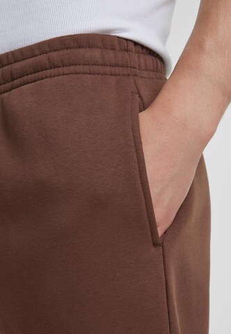 Urban Classics Loosefit Hose in Braun
