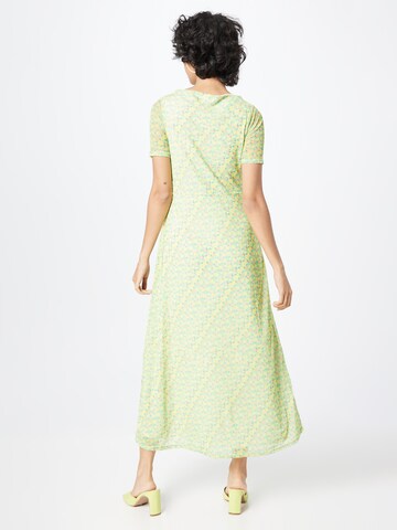 Rochie de la Warehouse pe verde