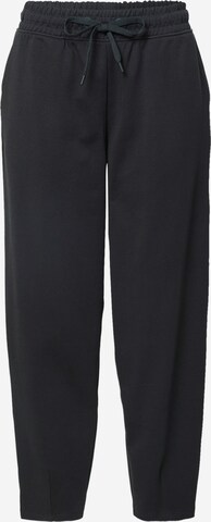 s.Oliver Tapered Pants in Black: front