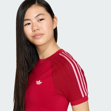 ADIDAS ORIGINALS - Camiseta en rojo