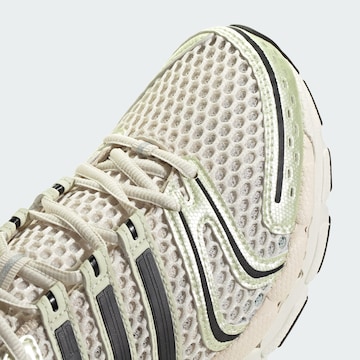 Sneaker bassa 'Adistar Control 5' di ADIDAS ORIGINALS in bianco