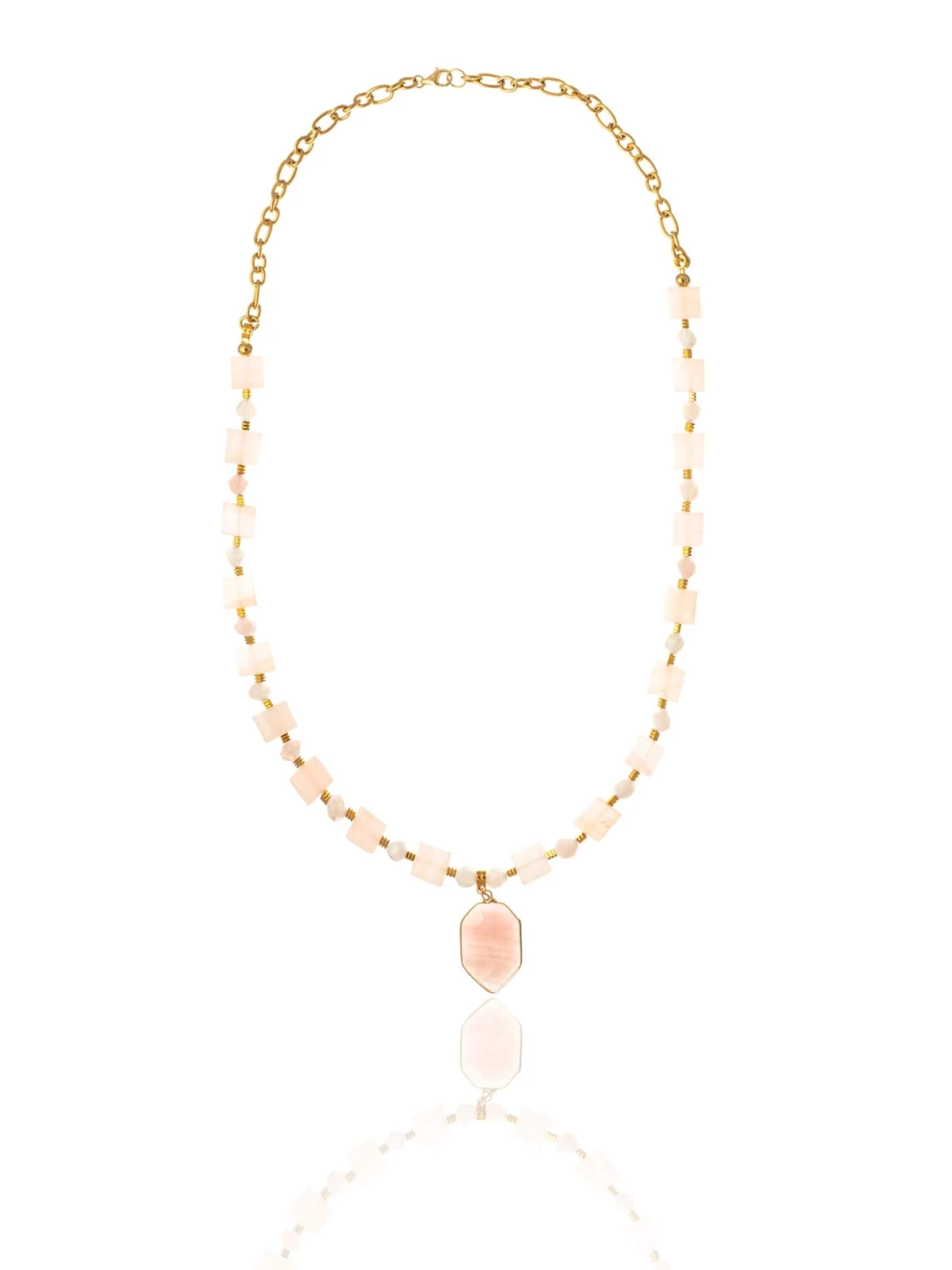 THE GEM STORIES JEWELRY Ketju 'Rose Jade Necklace with Gold Accents Elegance Edition' värissä vaaleanpunainen: etupuoli