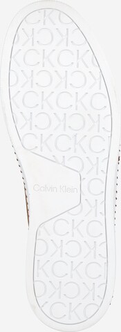 Pantofi cu șireturi de la Calvin Klein pe maro