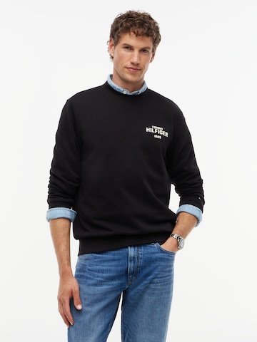 TOMMY HILFIGER Μπλούζα φούτερ '1985' σε μαύρο: μπροστά