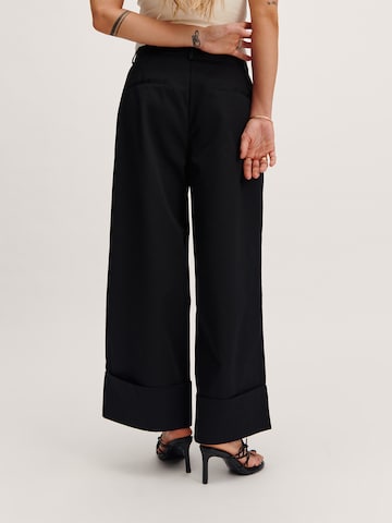 Tatiana Zidekova - Pierna ancha Pantalón plisado en negro