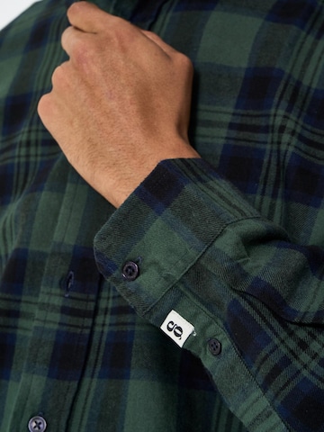 Legends Regular fit Button Up Shirt in Green