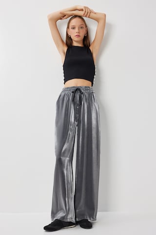 Happiness İstanbul Wide Leg Bukser i grå