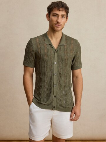 DAN FOX APPAREL Slim Fit Риза 'Dylan' в зелено: отпред