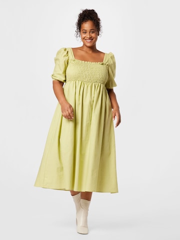 GLAMOROUS CURVE فستان بلون أخضر: الأمام