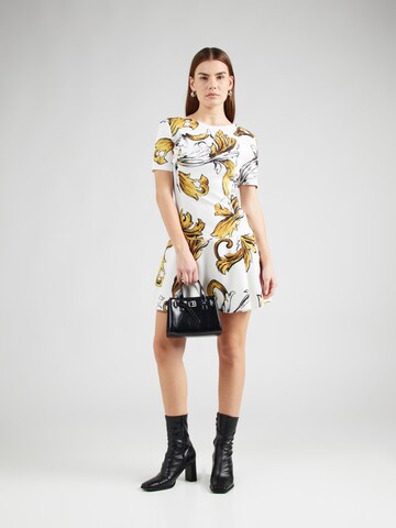 Versace Jeans Couture Sukienka w kolorze biały