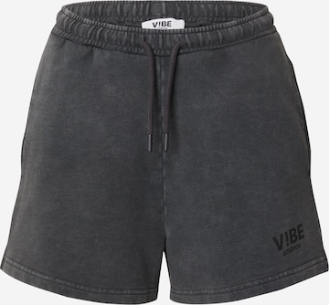 Baggy Pantalon V!BE STUD!OS en noir : devant