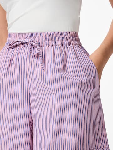Loosefit Pantalon 'PCFEMME' PIECES en rose