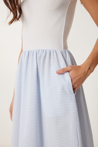 Rochie de la Happiness İstanbul pe alb