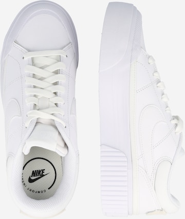 balts Nike Sportswear Zemie brīvā laika apavi 'COURT LEGACY LIFT'