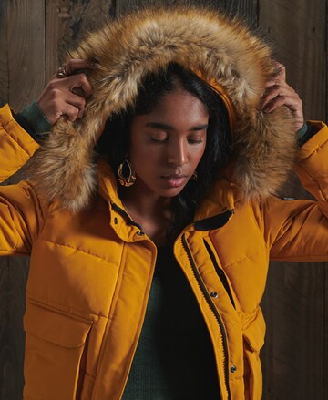 Veste d’hiver 'EVEREST BOMBER' Superdry en jaune