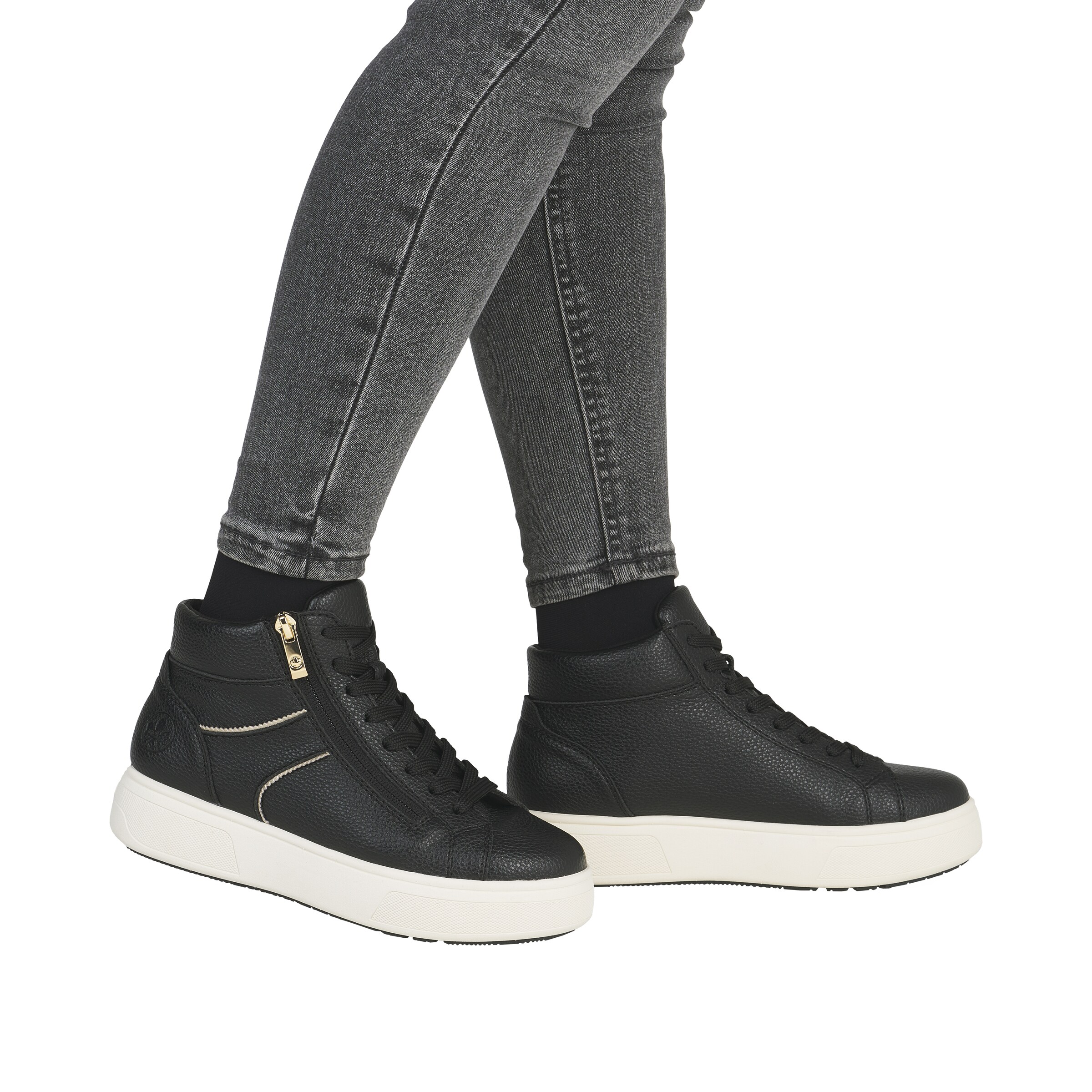 Baskets hautes Rieker en noir : devant