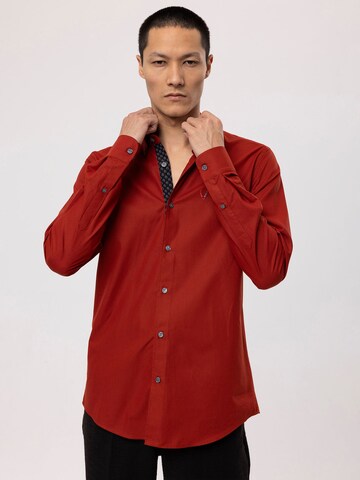 Coupe regular Chemise By Diess Collection en rouge : devant