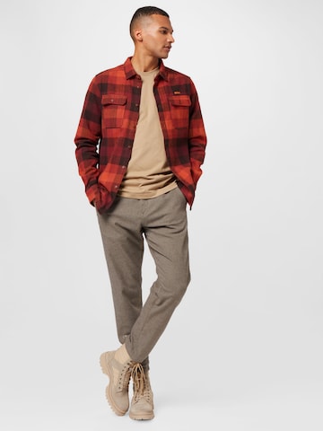 Iriedaily Regular Fit Paita 'Lumber Fella' värissä punainen