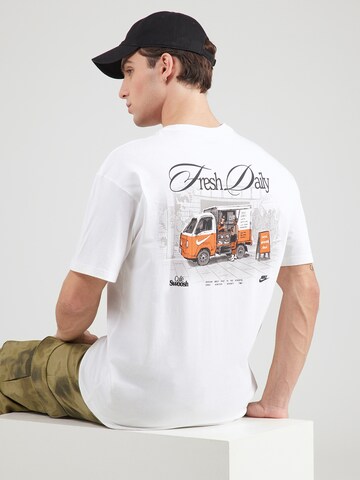 T-Shirt Nike Sportswear en blanc : devant