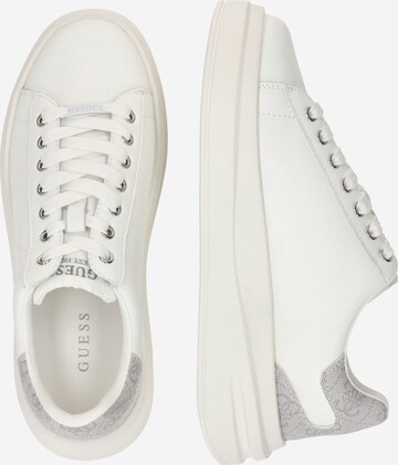 Baskets basses 'ELBINA' GUESS en blanc