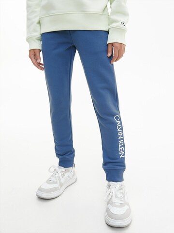 Effilé Pantalon Calvin Klein Jeans en bleu : devant