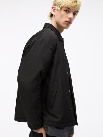 Geacă de primăvară-toamnă de la Pull&Bear pe negru