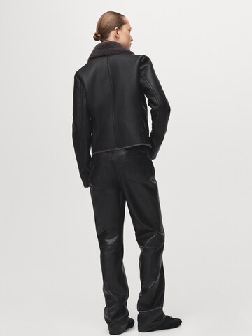 Giacca di mezza stagione 'CADI' di MANGO in nero