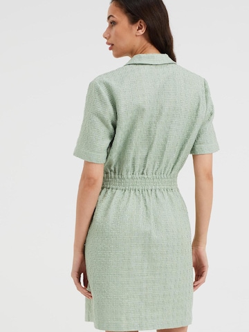 WE Fashion Košilové šaty – zelená