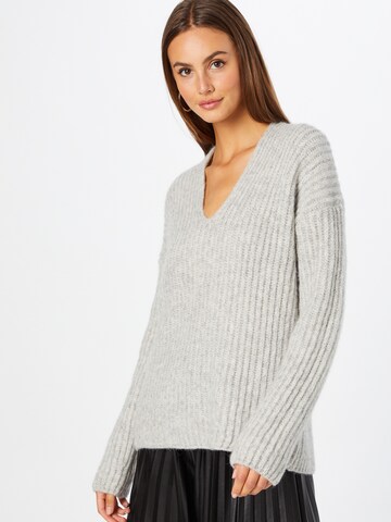 DRYKORN Sweater 'LINNAS' in Grey: front