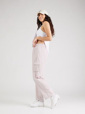 Nike Sportswear Loosefit Cargobroek 'ESSNTL' in Lila