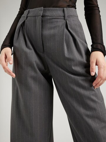 WEEKDAY Wide leg Pleat-Front Pants 'Zia' in Grey